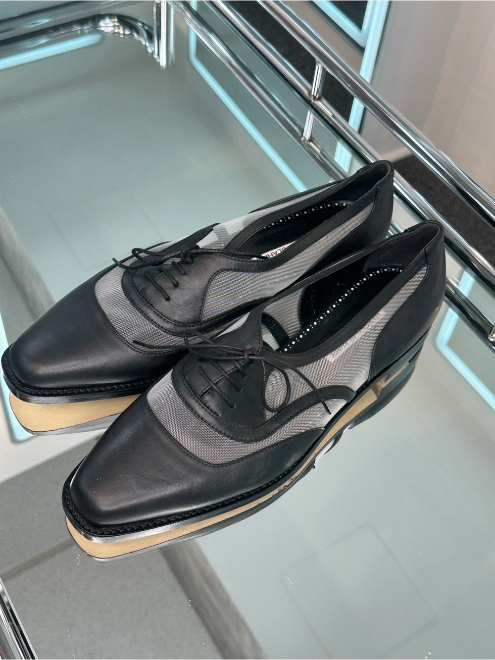 Manolo Blahnik Oxford - Picture 3 of 13
